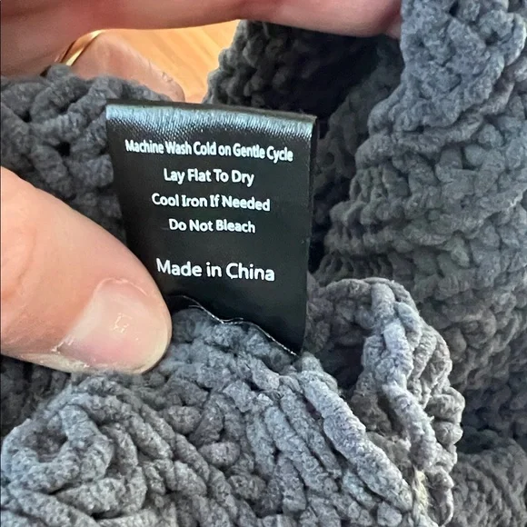 POL oversized Charcoal Knit Sweater vest, feels like chenille - Picture 6 of 6